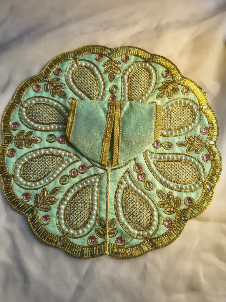 Green  majesty poshak
