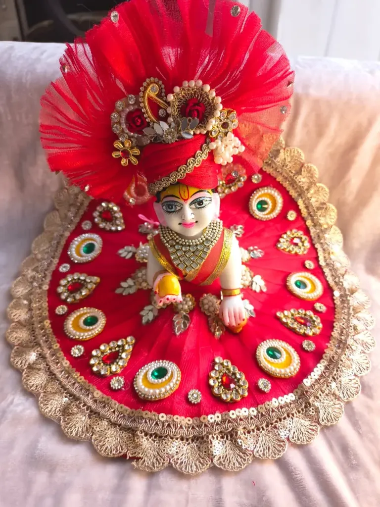 Red blossom poshakwith pagdi
